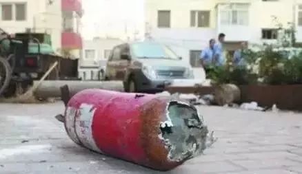 干粉灭火器过期了会自动爆炸吗,过期灭火器爆炸视频