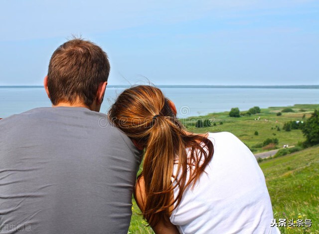 如果一个异性缘好的男生喜欢你,如果一个异性想你会有什么表现