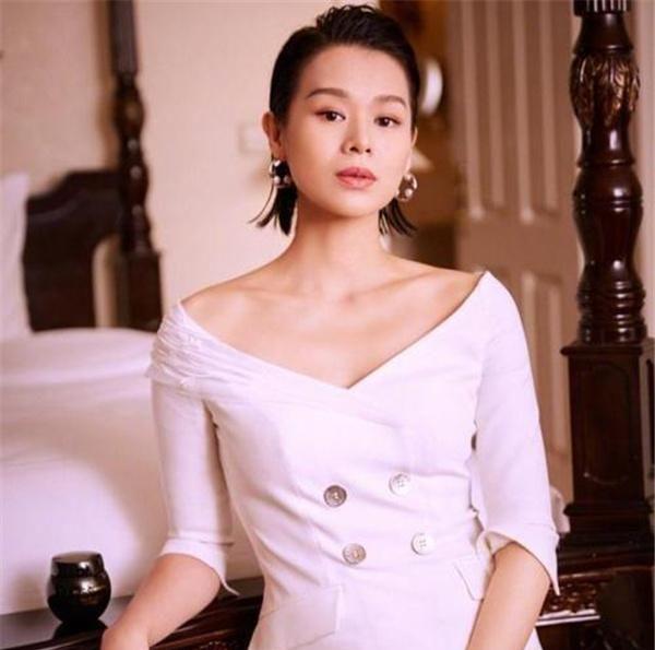 胡杏儿：秘恋黄宗泽奈何情深缘浅，嫁给夜店老板5年3胎太拼命