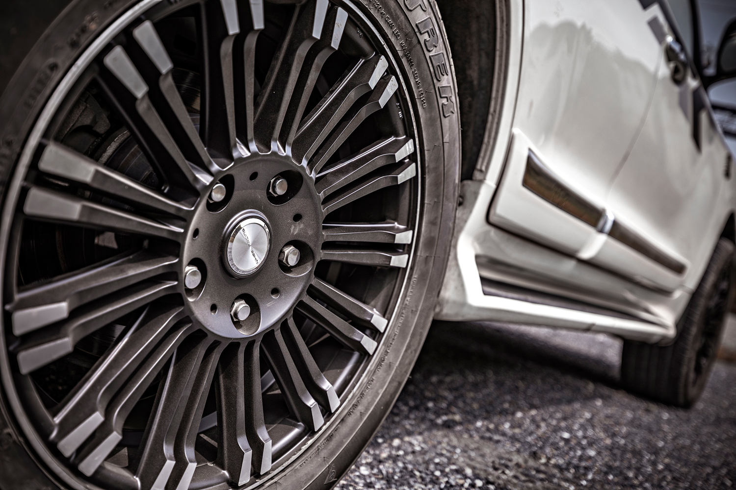 速改案例|看到iPhone11Pro，兰酷的整车速改师笑了