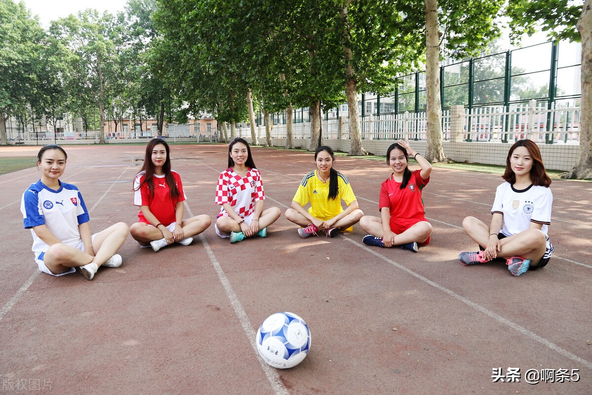 喜欢足球的男生是怎样的,为什么男生都喜欢看足球比赛