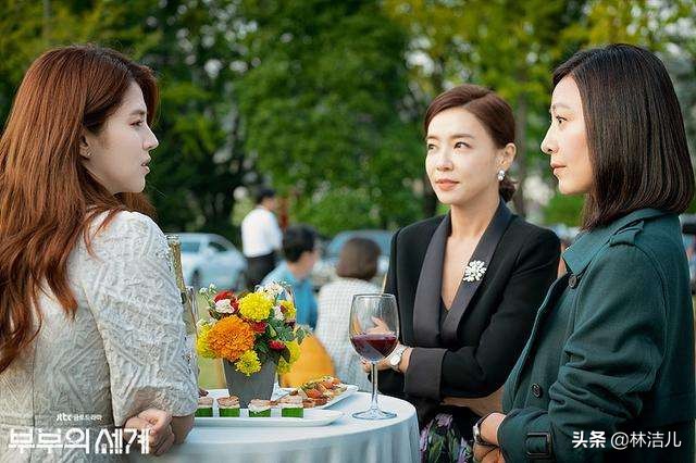 金喜爱孙艺珍孔孝真,夫妻的世界金喜爱和老公拥抱