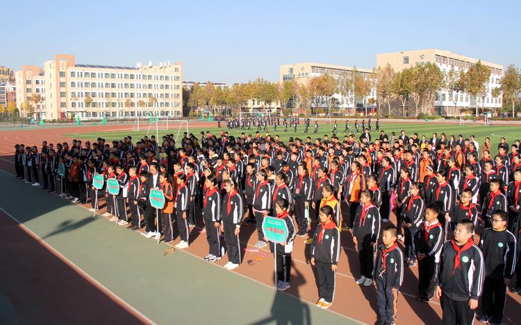 昌乐齐都实验学校：举行第四届“柿子熟了”采摘节活动