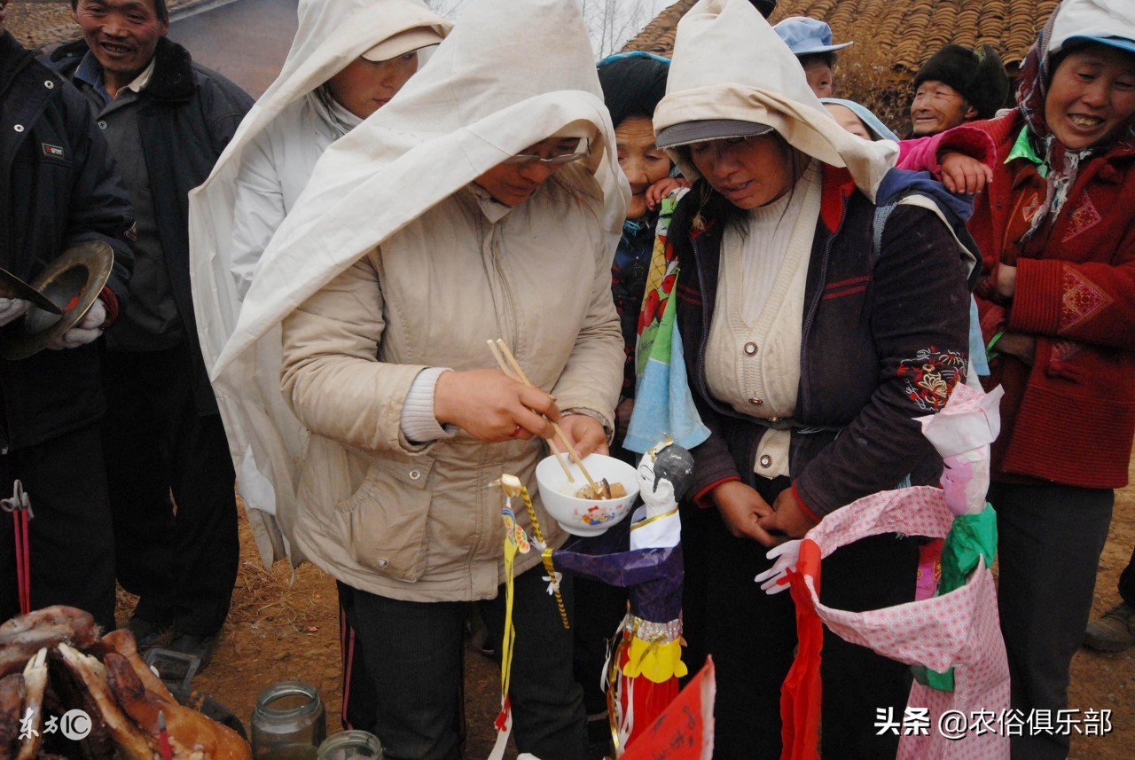 下葬三天圆坟有何讲究,北方下葬圆坟习俗