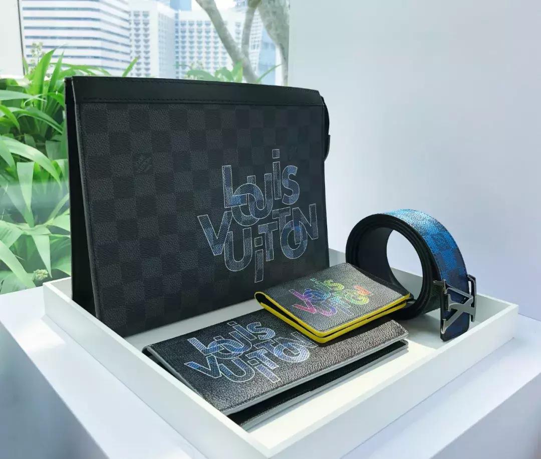 lv出了什么新款吗,lv蝙蝠侠衣服