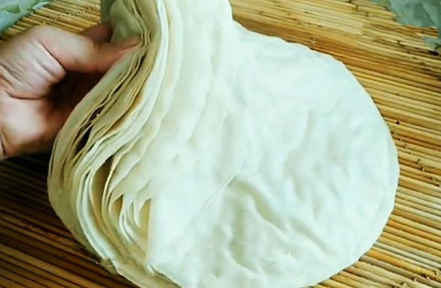 烙饼又干又硬试试这个方法,这才是烙饼的正确方法