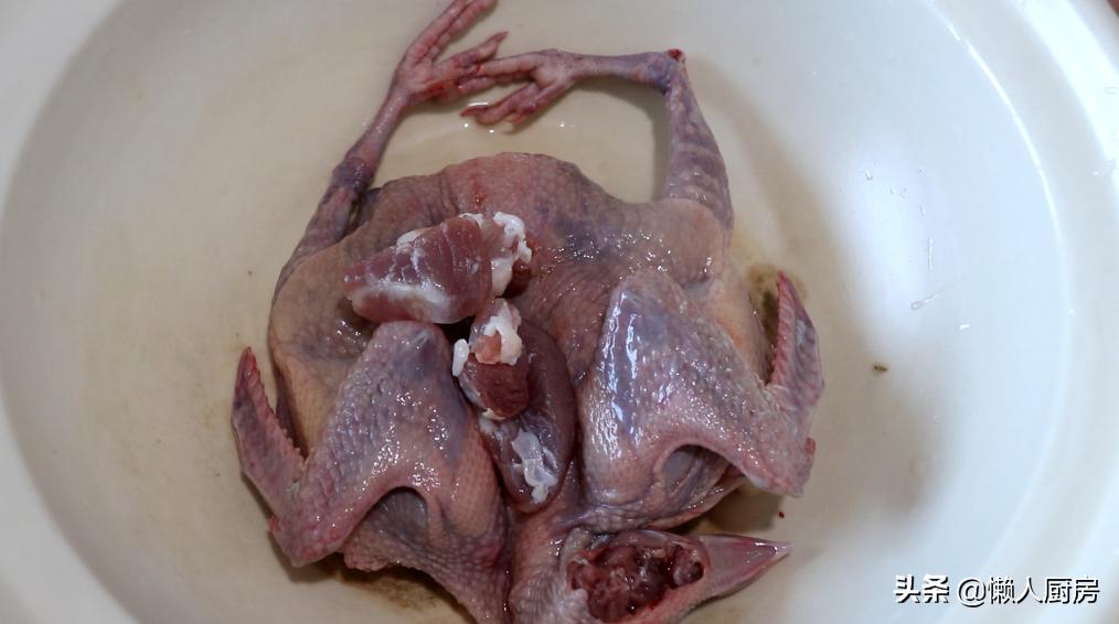 鸽子不用砂锅炖可以吗,鸽子和瘦肉炖汤放点什么材料