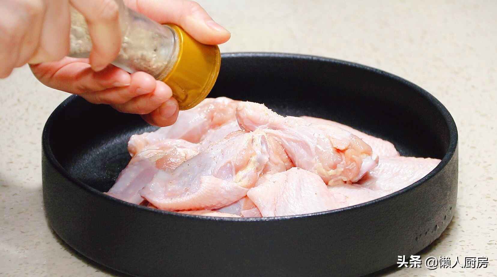 用炸鸡裹粉做脆皮炸鸡的方法,怎么做炸鸡让人吃了还想吃