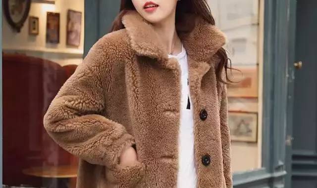 搭配哈伦裤的羽绒服推荐,白色灯芯绒哈伦裤搭羽绒服