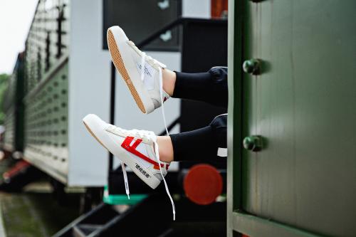 回力复古好看还是经典好看,老款式回力还值得穿吗