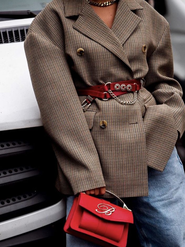 孙艺珍郑丽媛同步营业该看谁？小孩才做选择她们的西装我都要