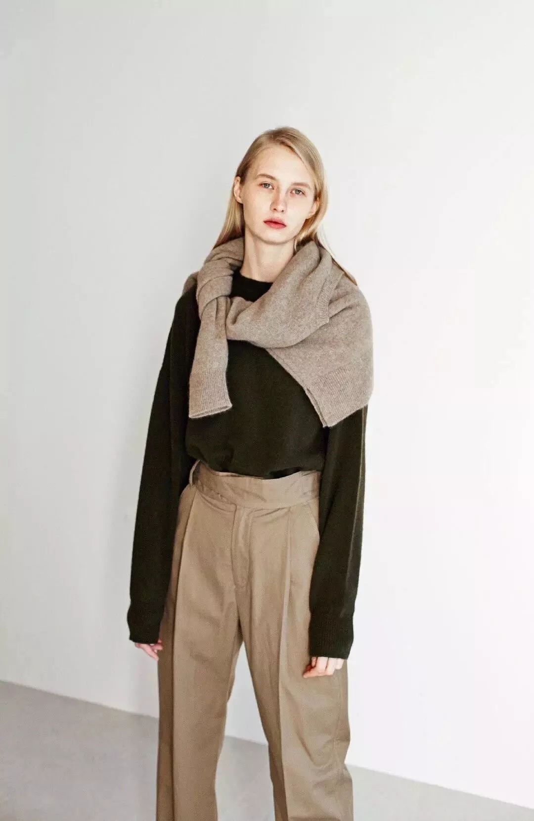 时尚轻奢感明星系列羊羔绒围巾,最潮的围巾的15种戴法超级实用