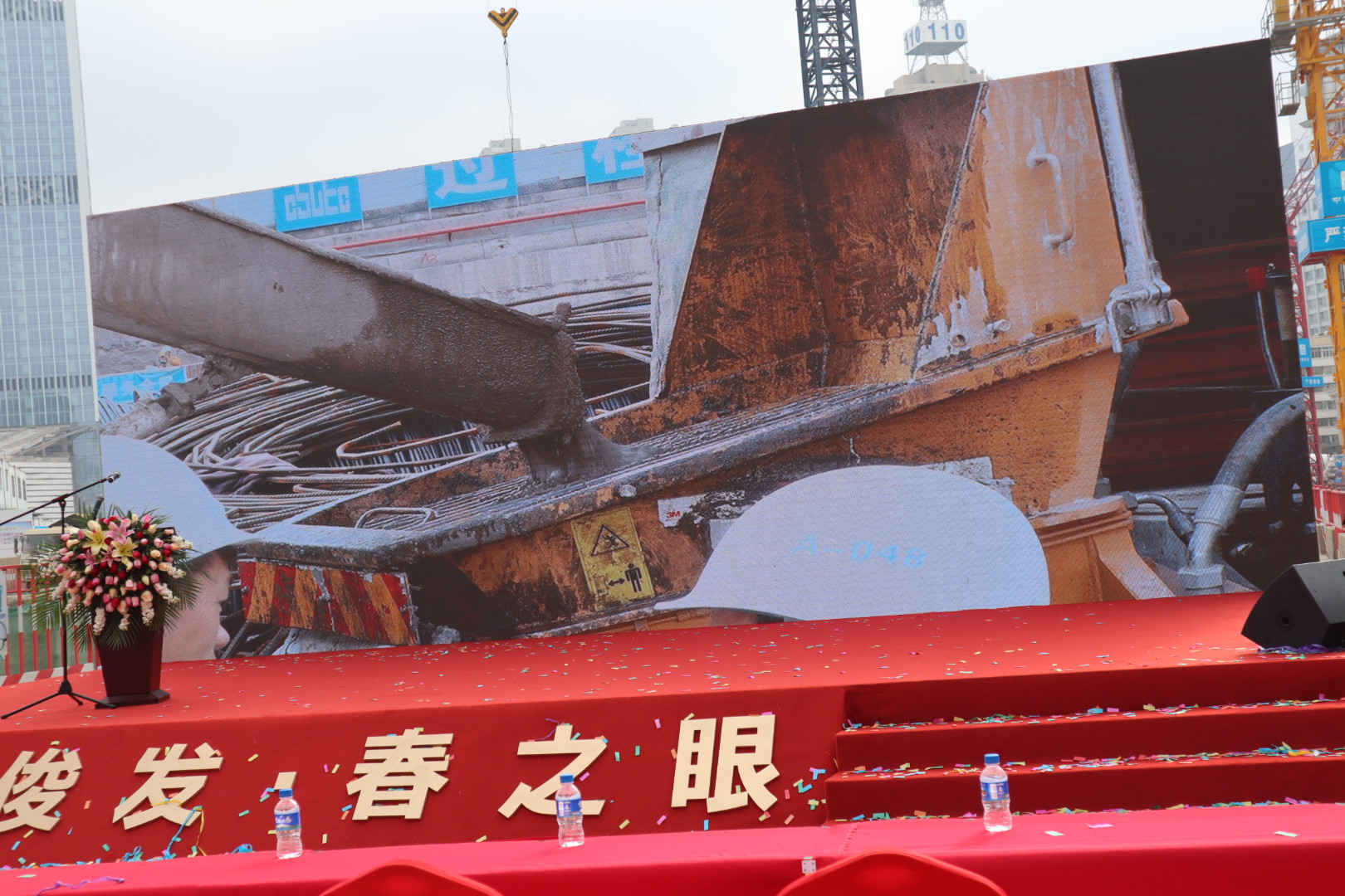 昆明俊发集团春之眼多少一平,云南第一高楼春之眼沙盘