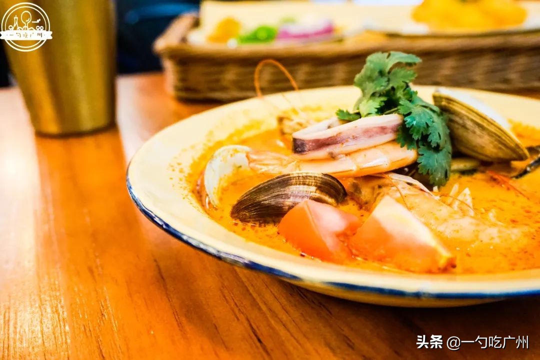 神经病啊!在泰国卖100的绿奶茶这只卖18?真相竟是老板有租收..