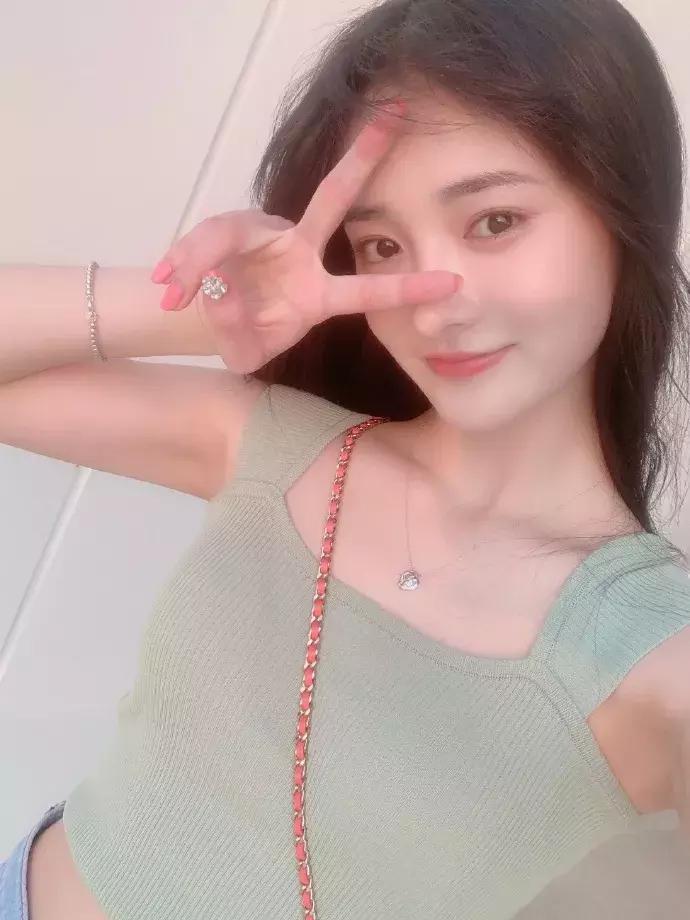 周洁琼解散韩团视频,周洁琼的团怎么解散了