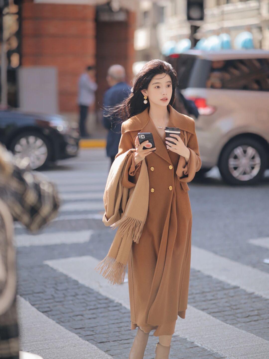 大衣内搭连帽针织衫穿搭,秋冬季节大衣穿搭技巧