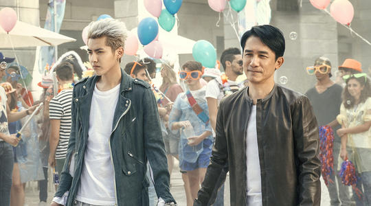 妈妈报警、六六道歉、资本弃子，到底谁令吴亦凡一步步跌落神坛？