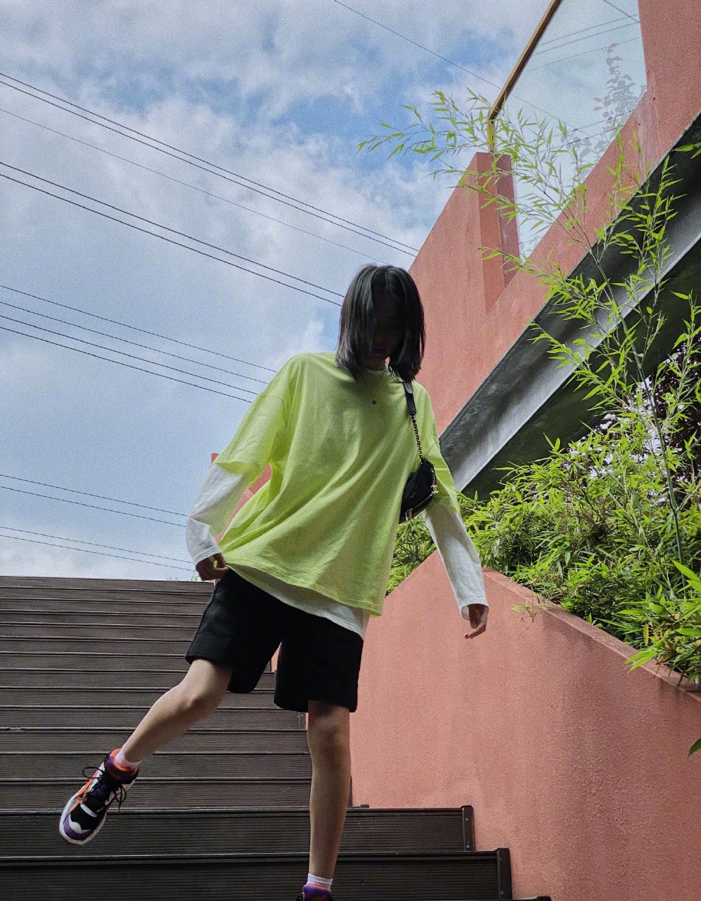 朴秀荣同款红色亮片裙,朴秀荣倪妮是同款裙子吗