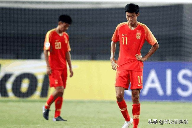 他曾大方承认改过年龄，代表国足创历史，意甲队友管他叫“爷爷”