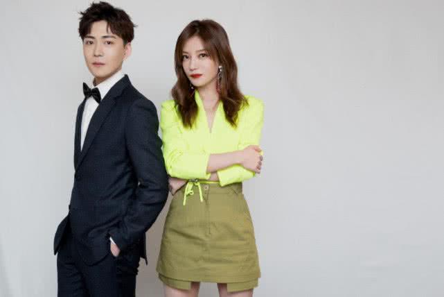 赵薇换短发完整版,赵薇脸型适合扎头发还是披头发