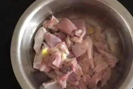 白条鸡怎么焯水去腥,怎么清洗鸡肉才好吃