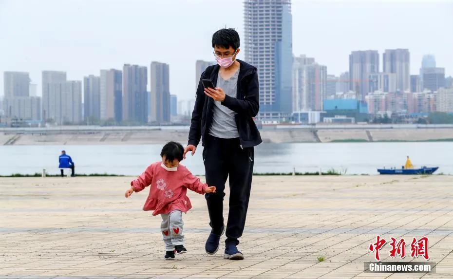 张国荣死亡档案纪实,张国荣去世梅艳芳的表现