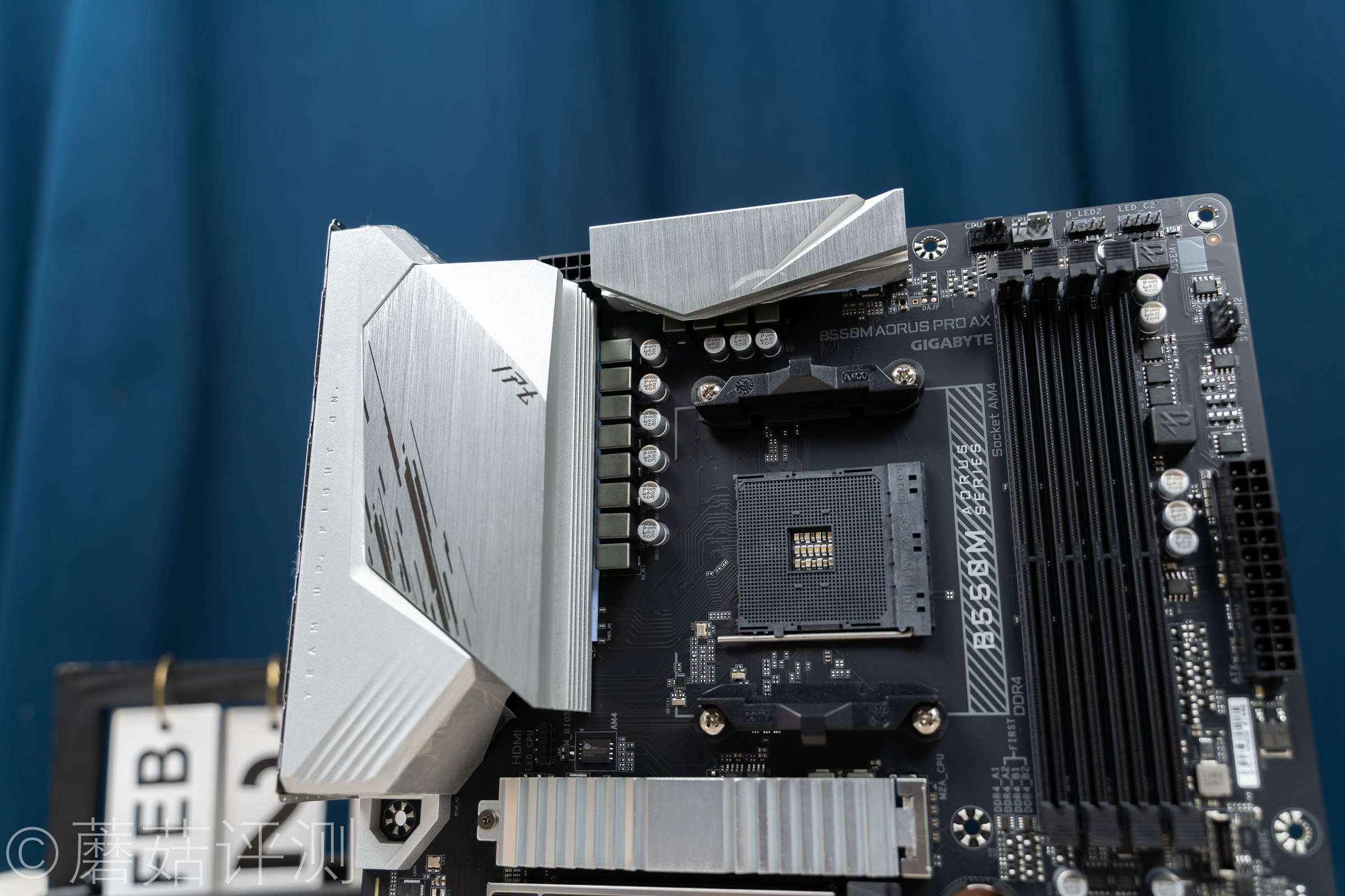 青春回忆系列：期望LPL夺冠，朋友装了台5700G主机玩lol