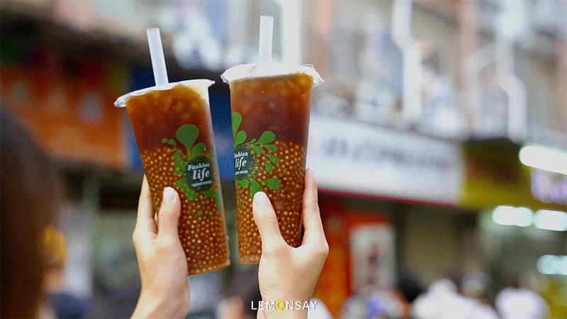 “就卖10块，难怪凌晨2点还满座”