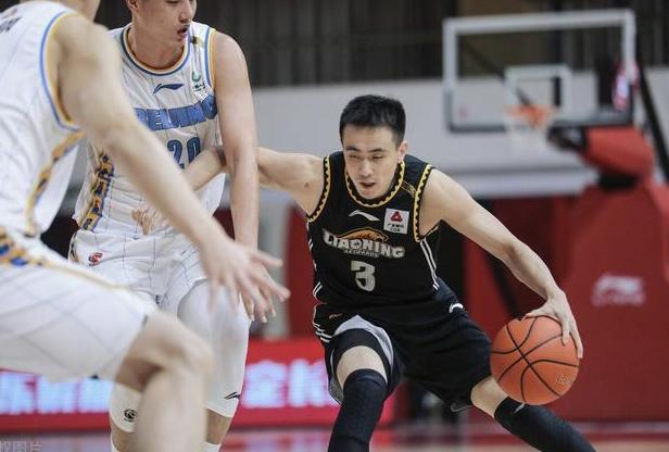 辽宁球员总是埋怨裁判,裁判对辽宁男篮的重大误判