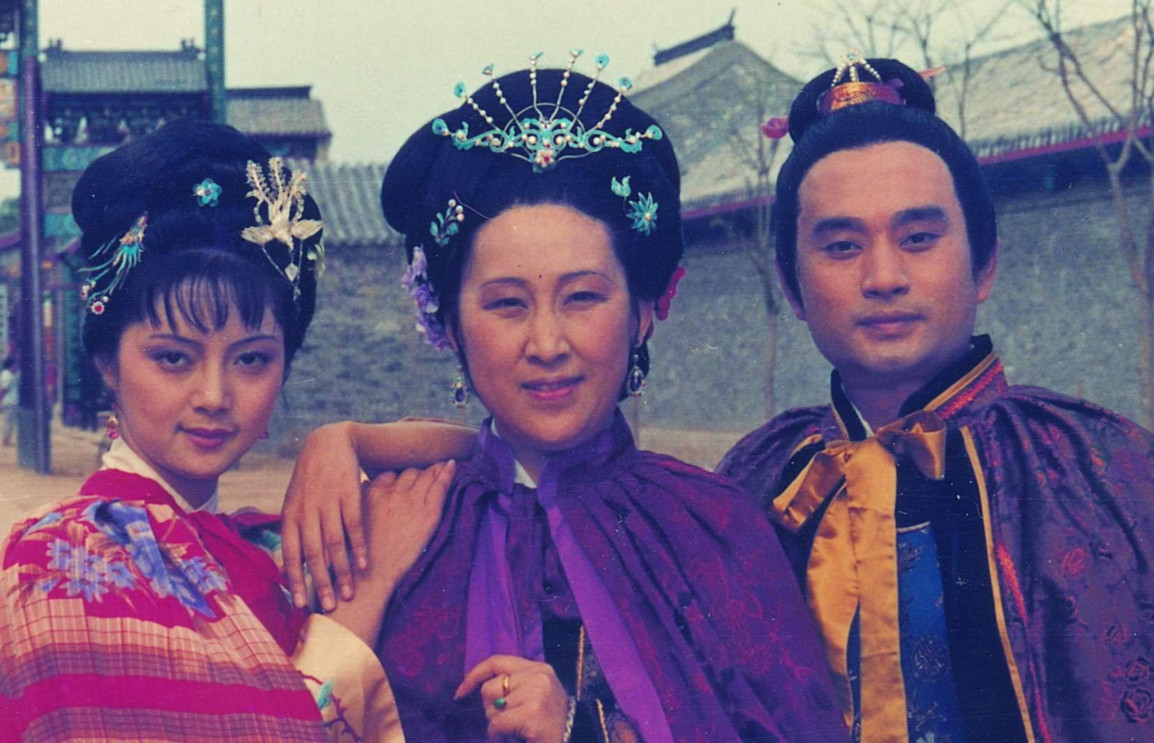 红楼梦四大家族关系表高清大图,红楼梦写了哪四大家族的兴衰史