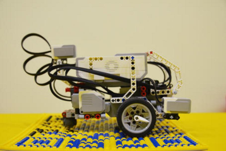 宝妈花上万块买经验，说说乐高机器人，到底对孩子有没有用