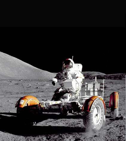 玉兔二号那两条轮痕迹能存在多少年？美国登陆月球的脚印还在吗？