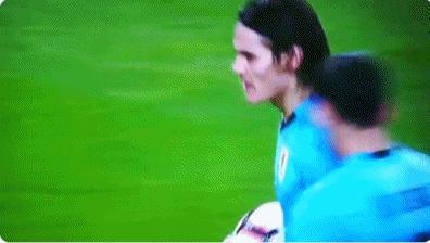 卡瓦尼乌拉圭进球无人庆祝,卡瓦尼不停球凌空抽射