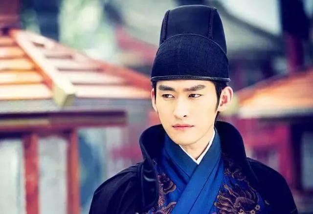 厚刘海和稀刘海哪个好看,厚刘海和八字刘海