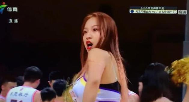 cba啦啦队员背后的故事,cba啦啦队胖女孩