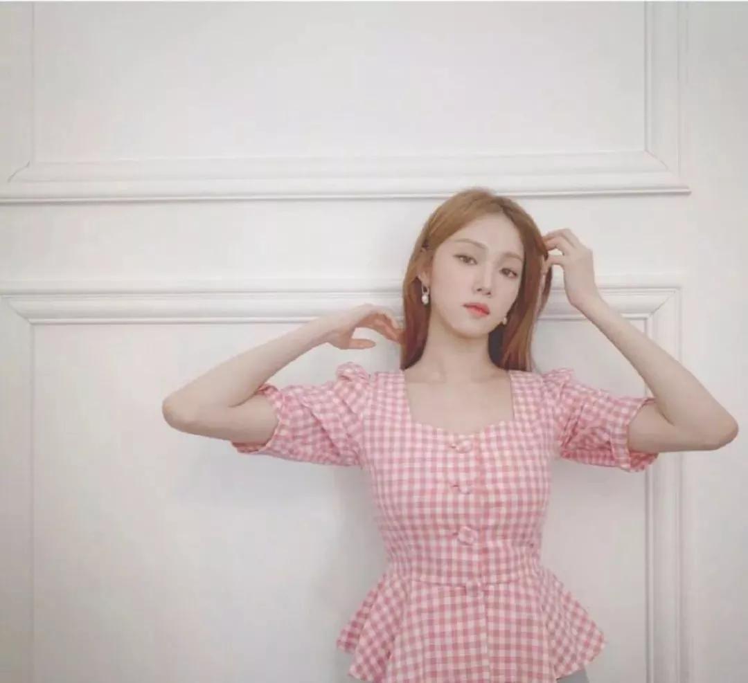 孔孝真同款衬衫豹纹绿色,孔孝真穿搭都是什么品牌