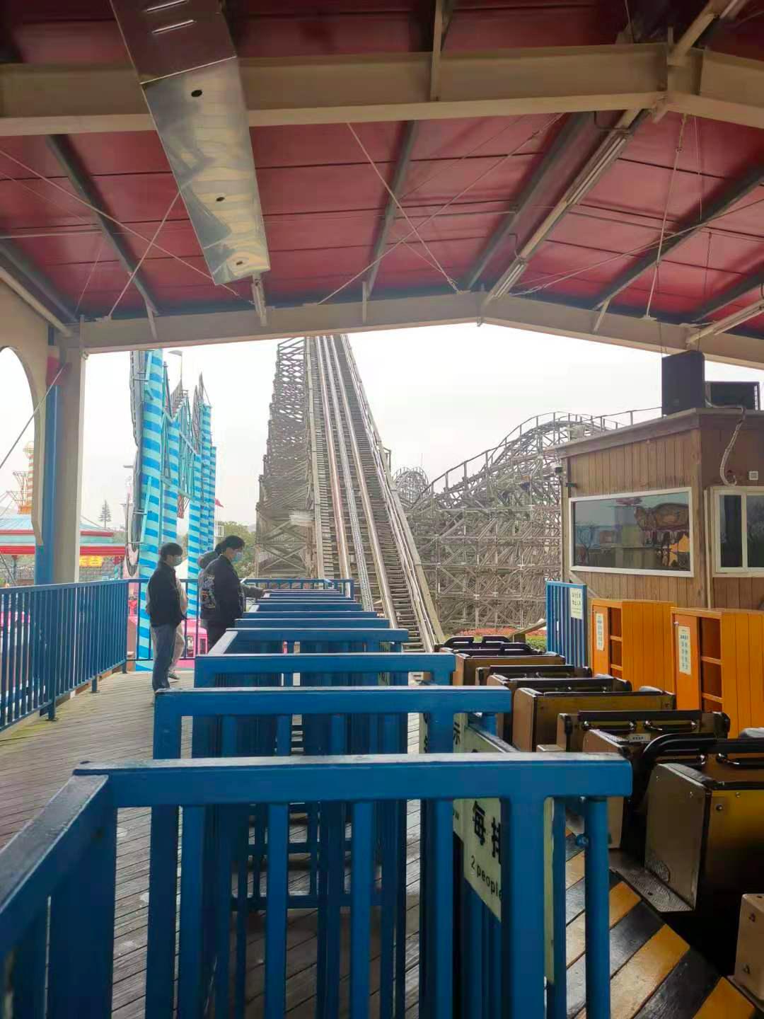 上海欢乐谷游玩项目的视频,上海欢乐谷游玩攻略有没有摩天轮