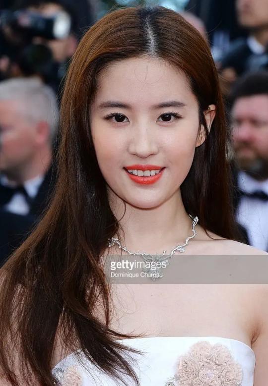 刘亦菲顶级骨相为什么不抗老,人发腮在什么年龄才停止