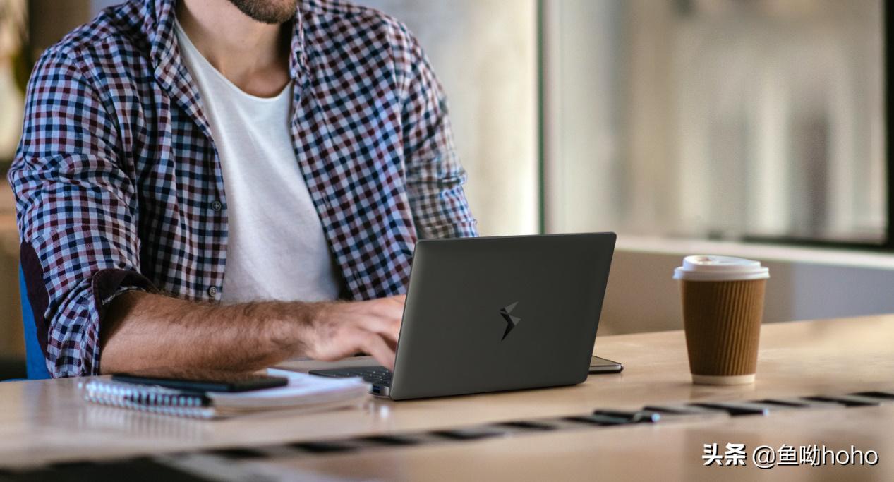 电脑:神奇小本上线迷你笔记本MAG1,平板大小/背光键盘/随时办公