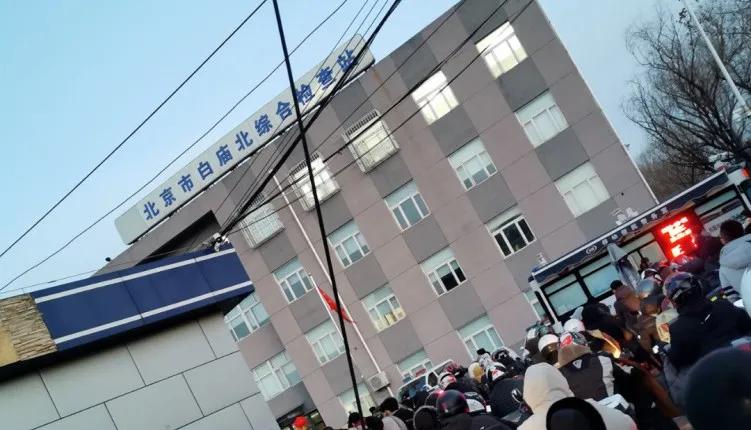 住卫生间的北漂小哥,北漂住隔断房