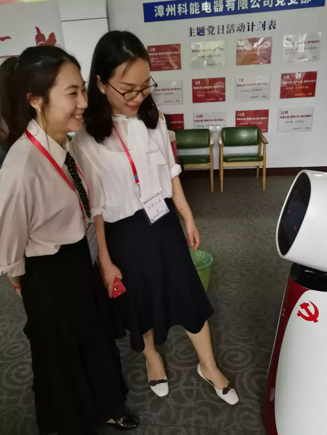 智能机器人小艾是真人说话吗,智能机器人小艾视频