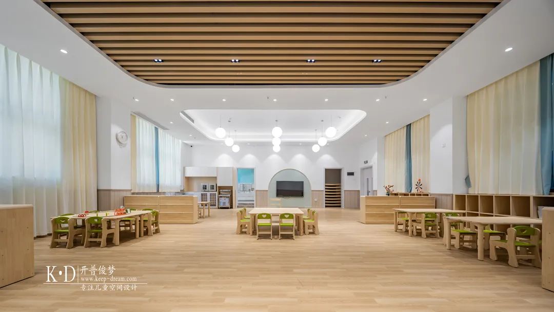 泉州金碧辉煌的幼儿园,泉州幼儿园空间设计效果图