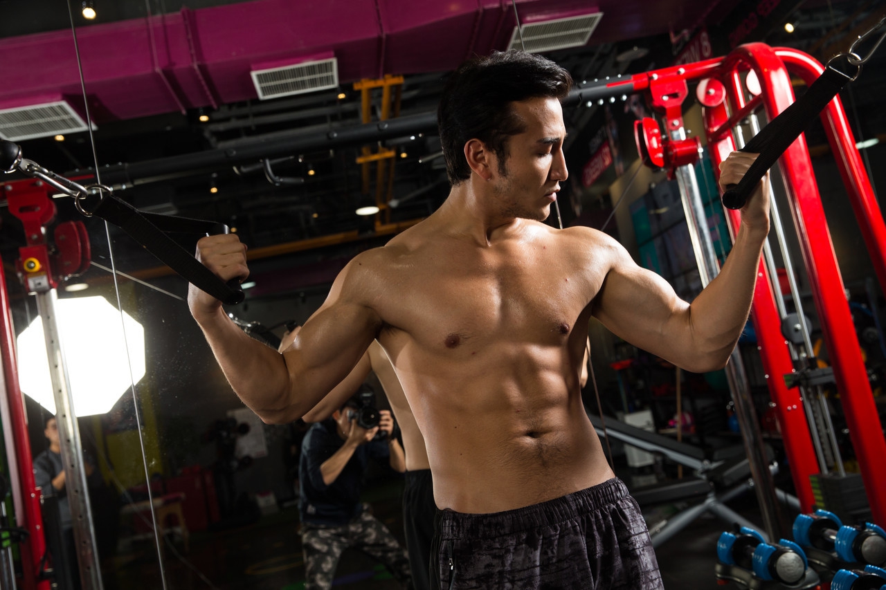 长期健身的人突然停止体型变化,当你停止健身后身体会有哪些变化