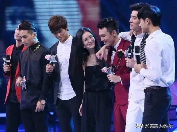 又一对剧组情侣，否认三连，男友被谢娜带进圈