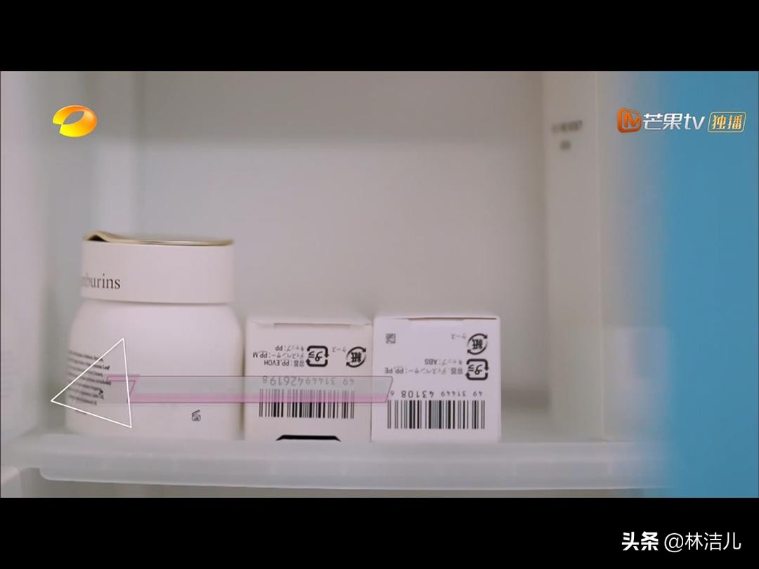 何雯娜吴昕我家小两口,我家那闺女吴昕黑羽绒服同款