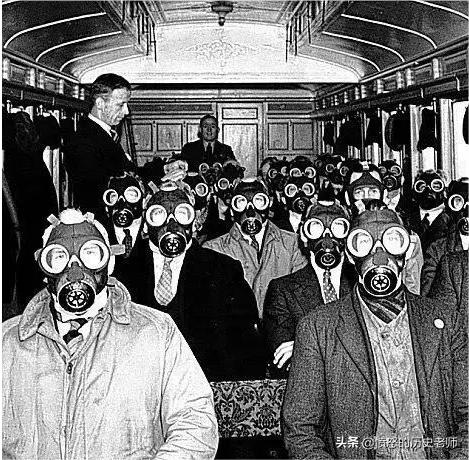 珍贵老照片：穿西装的希特勒、下跪的清政府、原*弹子**爆炸的场面