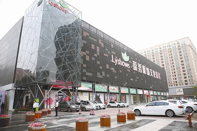 深圳南油服装网上进货平台,深圳南油服装批发生意