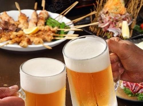 烧烤店啤酒免费喝的盈利模式,烧烤店一瓶啤酒的利润