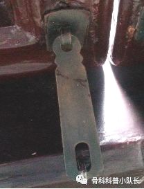 打篮球崴脚怎么处理热敷还是冷敷,崴脚超过48小时是热敷还是冷敷