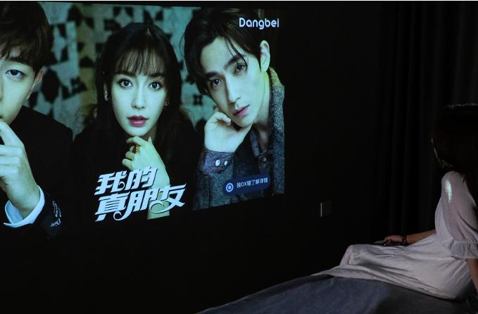 家用小型投影仪值得买吗,家用投影仪选择什么价位最合适